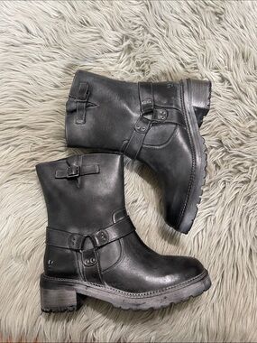 Roan by bed|tud boots